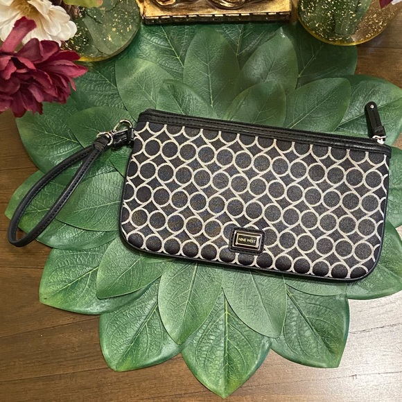 Nine West navy blue n white geometric wristlet - Picture 1 of 13